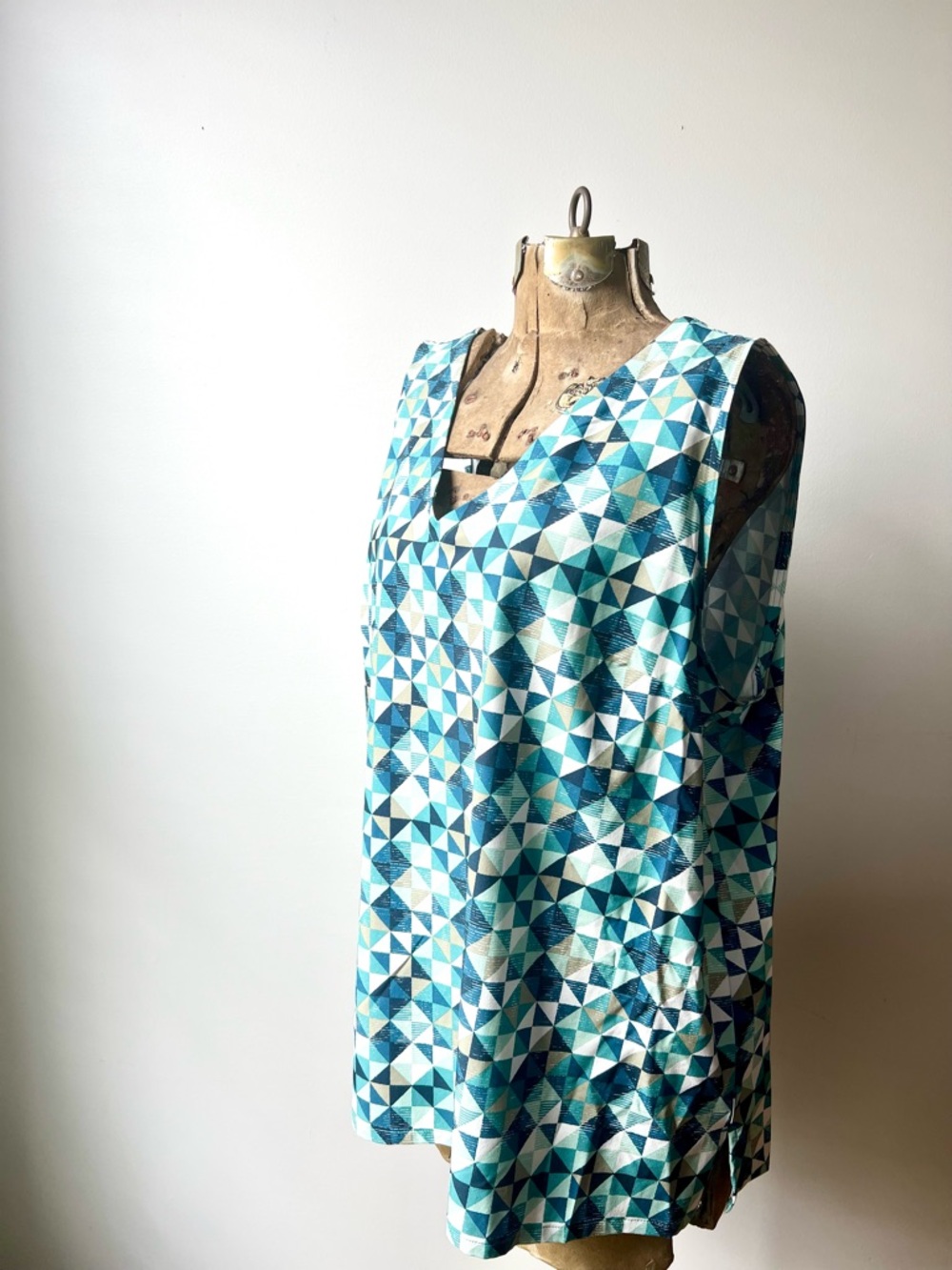 Eddie Bauer Teal, Aqua & Cream Geometric Travel Tank Top